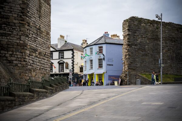 Caernarfon Village Walls, Blue House, North Wales Coastal Landscapes Beach 2