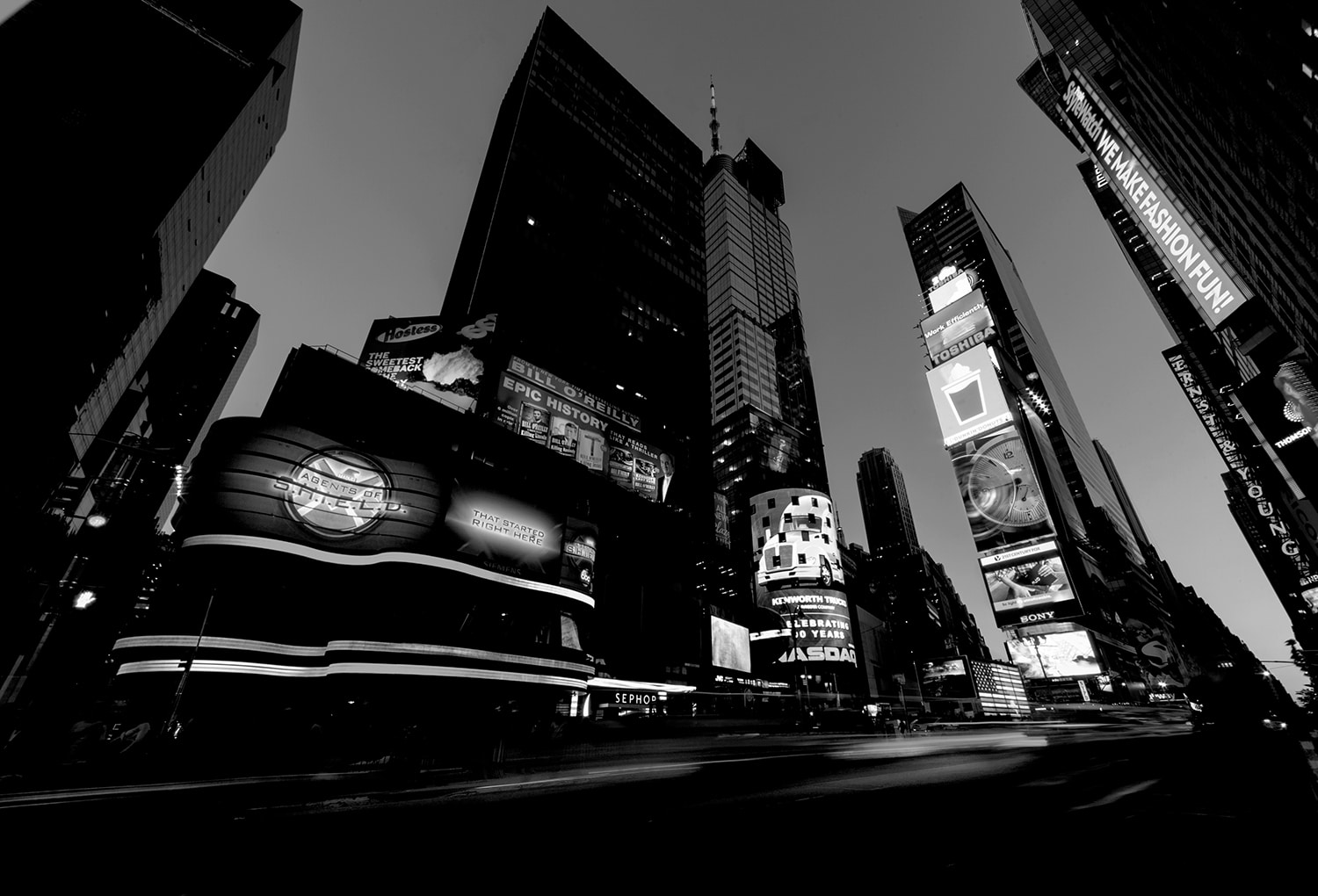 Times Square – Black & White Photograph New York Landscapes Architecture